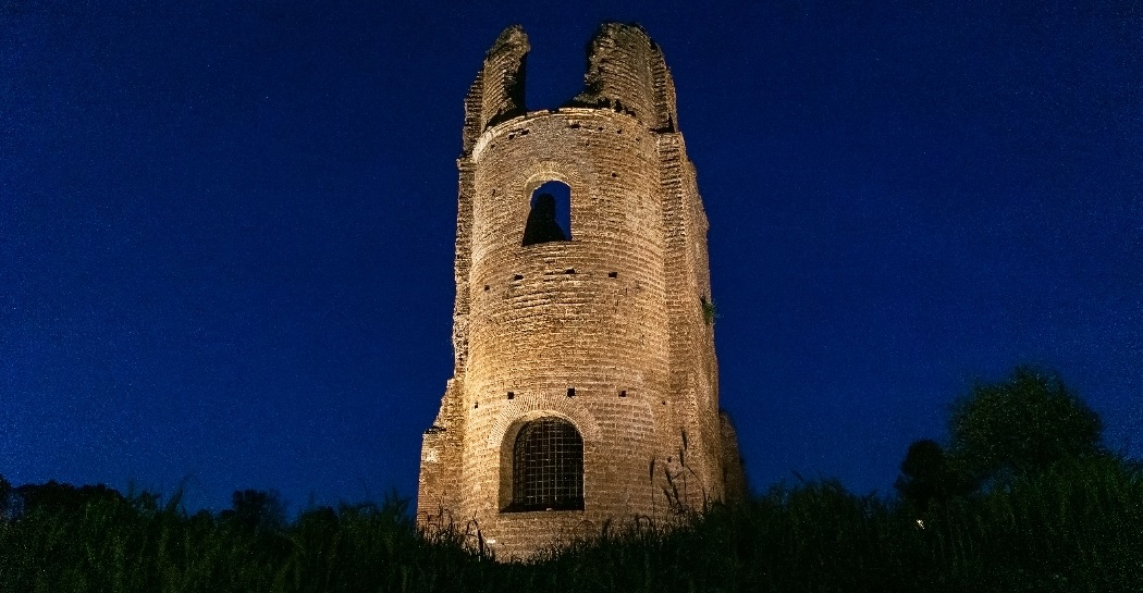 Torre Nord Circo di Massenzio. Notturna